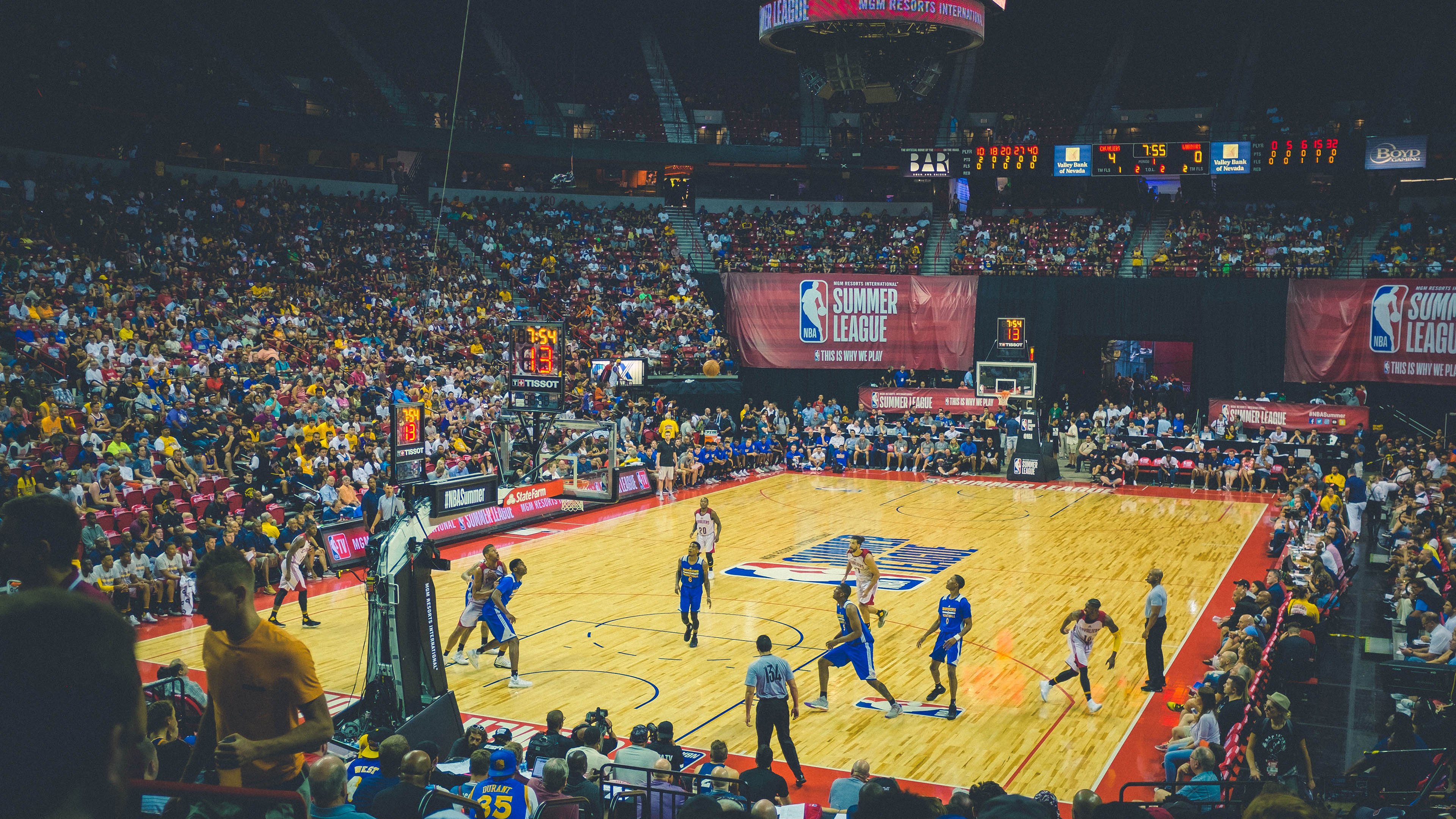 湖人带走勇士，利拉德带动全队节奏，当个人英雄主义成为集体胜利的引擎